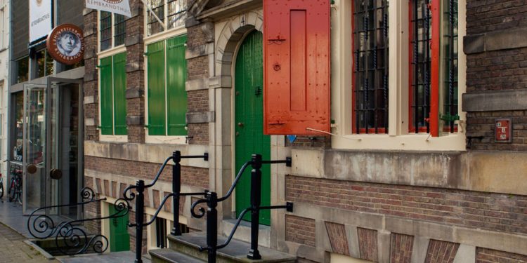 green front door of the Rembrandthuis