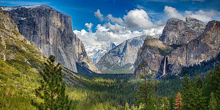 towering granite cliffs of Yosemite National Park