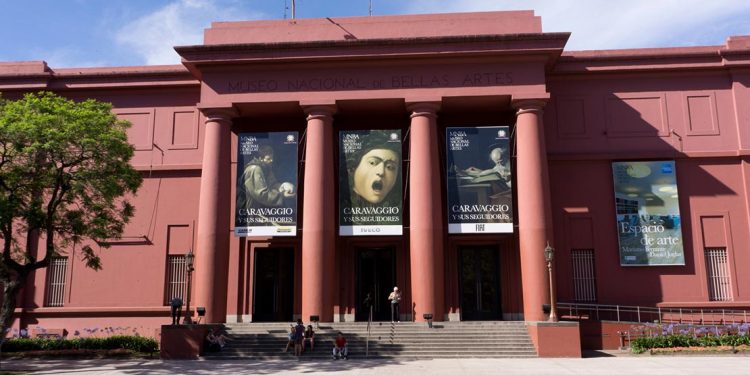 front of the museo nacional de bellas artes