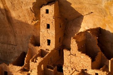 Brick structures built up a rock face with a few windows. Missing the roof and clearly becoming ruinous.