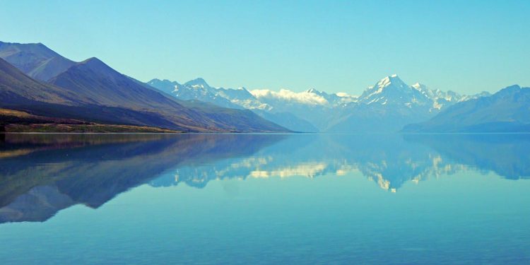 Aoraki/Mt Cook reflected in Lake Pukaki