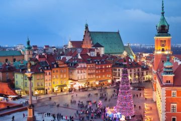 Old Town Warsaw illuminated at Christmastime