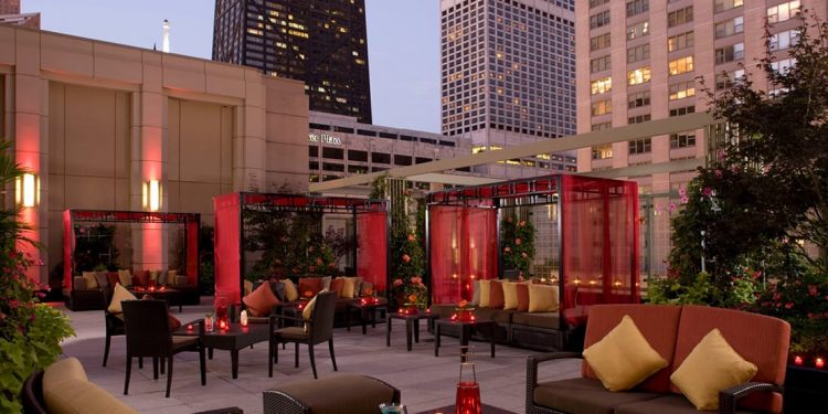 Outdoor patio at the Peninsula Chicago