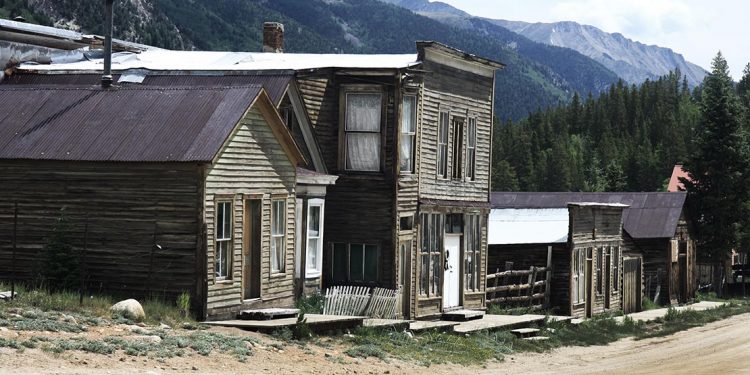 Old buildings next to dirt road
